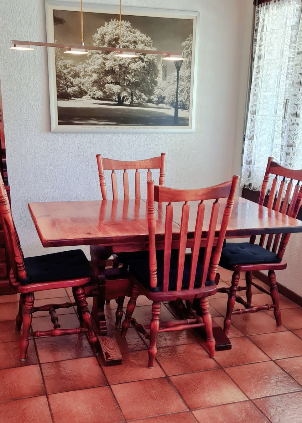 Vetrine: Rustikales Küchen-Esszimmer-Set, Tisch & Buffet – Usato da Niederhasli venduto da Yuppy-Auktionen