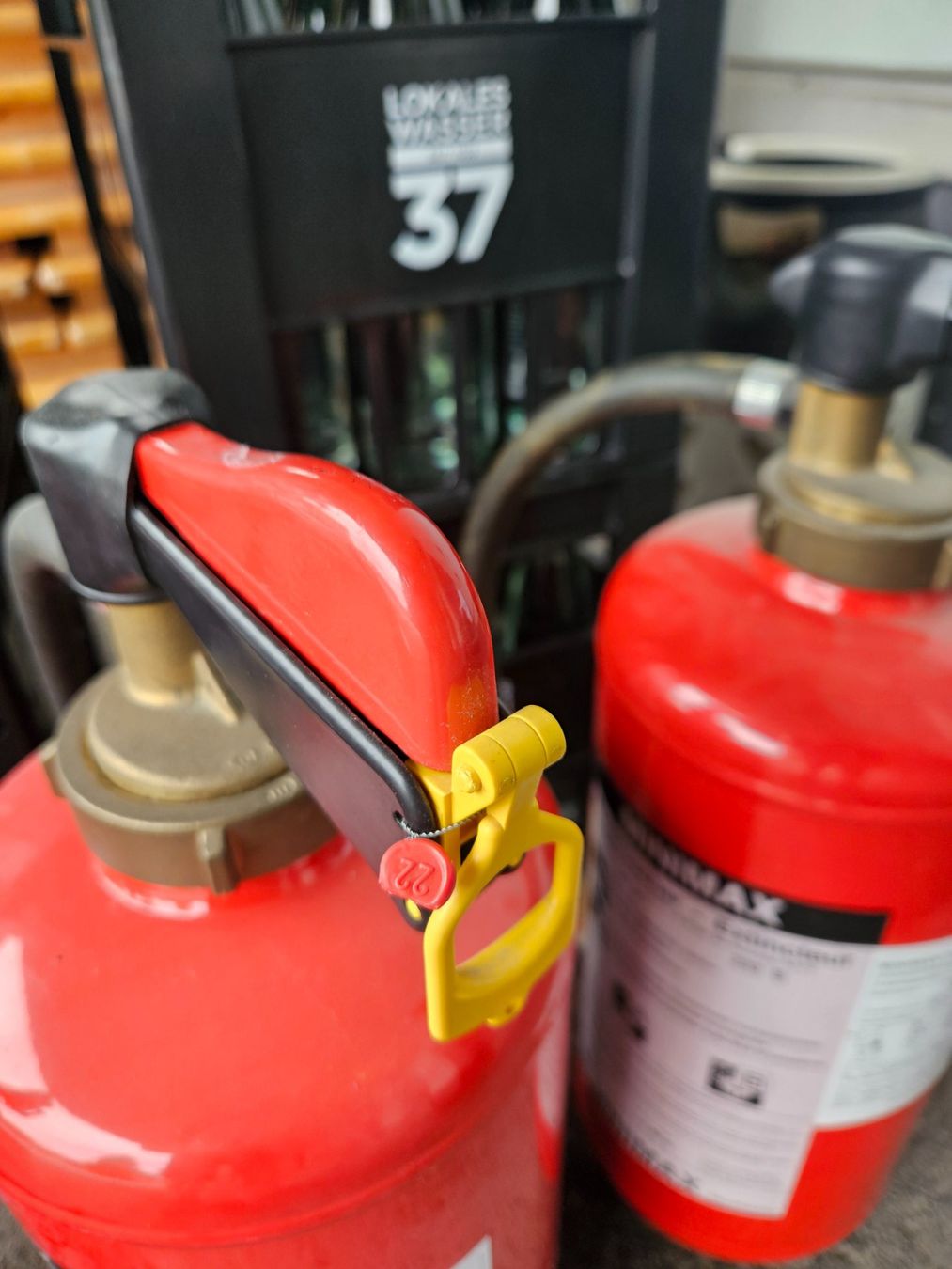 Estintori: Feuerlöscher Minimax 9kg 3 Stk. – Usato da Meilen venduto da Alain03 3