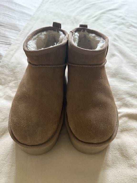 Scarpe da donna: UGG ultra mini Plateau  – Nuovo e nell'imballaggio originale da Zugerberg venduto da man_nvk5 1