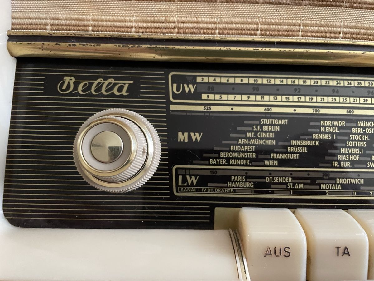 Loewe Radios: Bella löwe radio – Defekt aus Oftringen von Jradioman 2