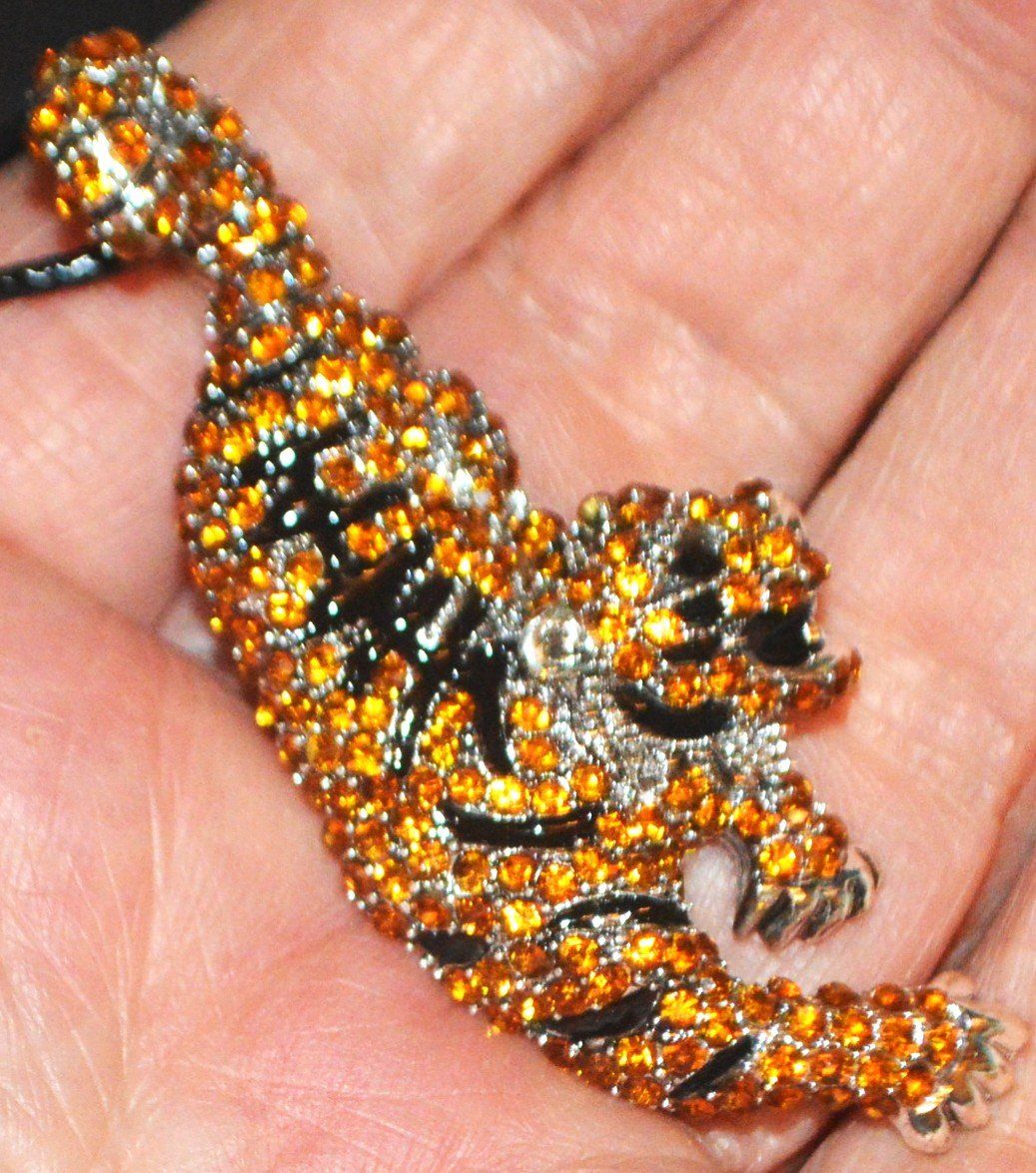 Broschen & Nadeln: Brosche oder Halskette K-1424F – Tiger - Emaille & Strass Go – Neu und originalverpackt aus Goldiwil (Thun) von han_v5b7 1