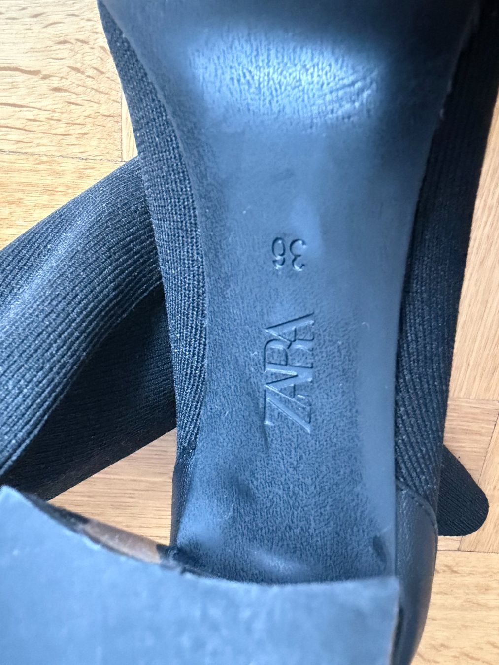Zara Chaussures femmes: Zara Stiefel ungetragen – Neuf (Voir description) à Bern par sim_g75j 3