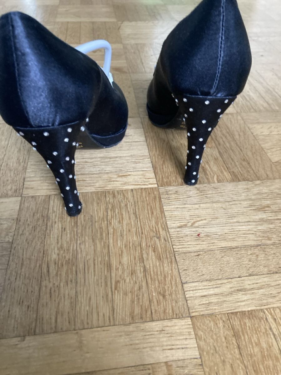 Scarpe da donna: Wunderschöne Pumps / High Heels – Usato da Bern venduto da Aniba23