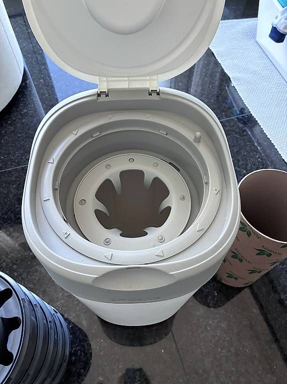 Tommee Tippee Cestini per rifiuti: Windeleimer inkl. Kassetten – Usato da Wädenswil venduto da Franck57 1