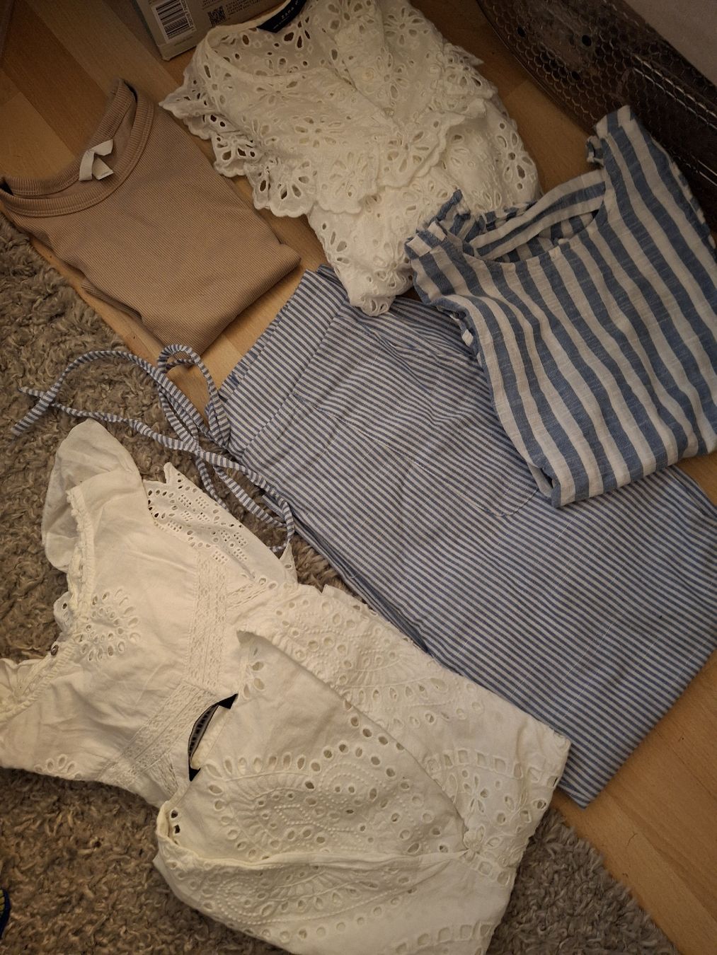 Lotti di vestiti: Schönes Kleiderpaket Gr. S – Usato da Adligenswil venduto da Raju