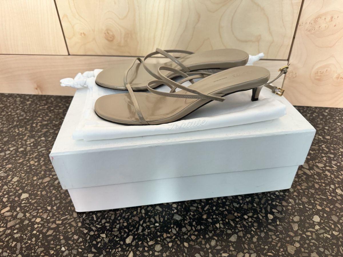 Khaite Scarpe da donna: New Khaite loop kitten sandals size 37 – Nuovo (secondo la descrizione) da Zürich venduto da gva_r9gs 3