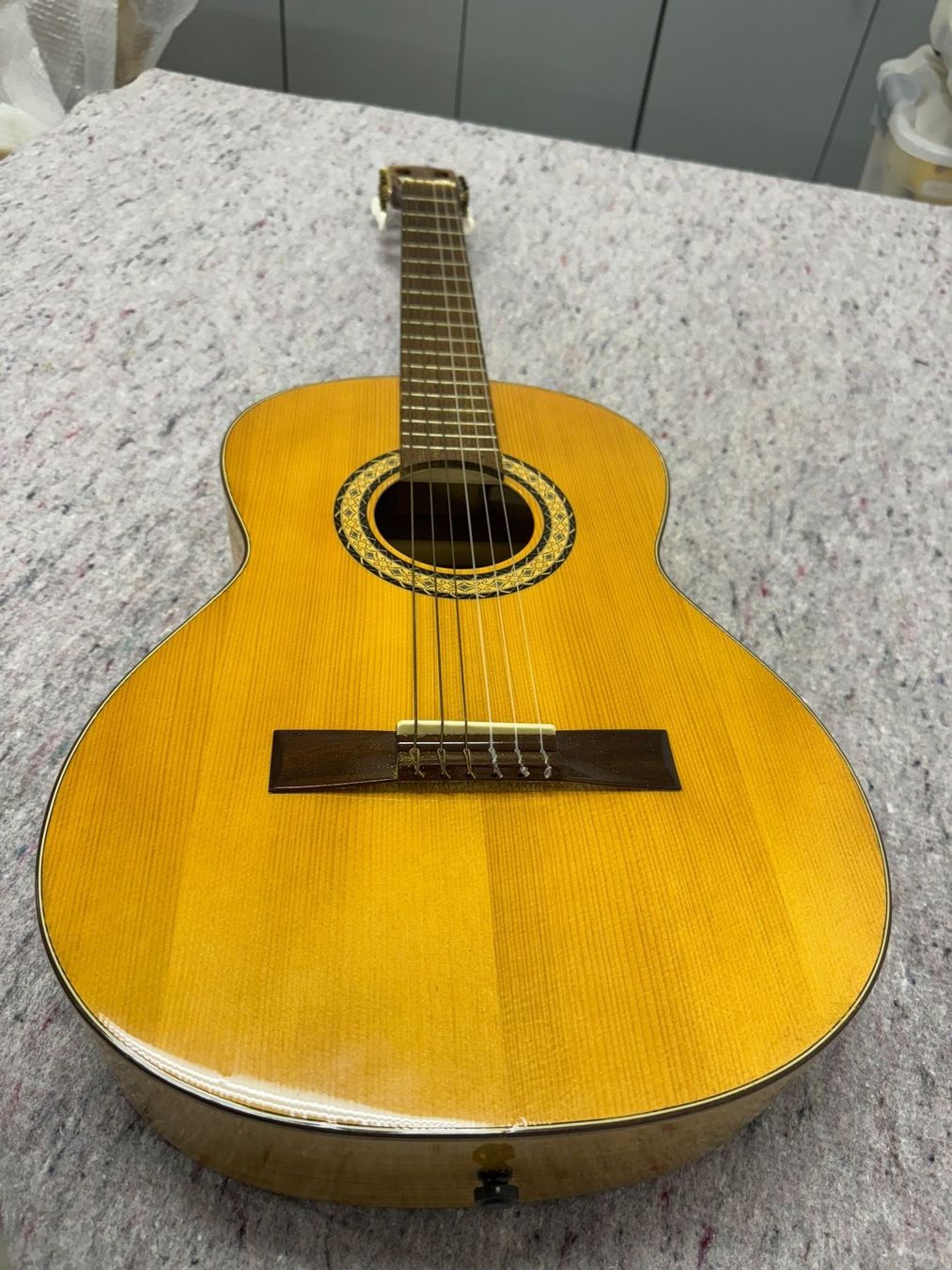 Strumenti musicali: Carl Hellweg Dortmund 4 Junior Guitar – Usato da Gsteig b. Gstaad venduto da Auctionly