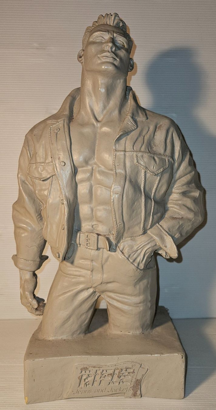 Statuette: Figur Jeans and Jackets Tonfigur ( Figuren ) – Usato da Münchenstein venduto da vitalfit