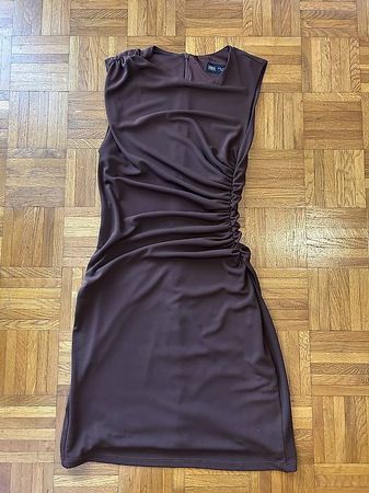 Elegantes, figurbetonendes Zara Kleid