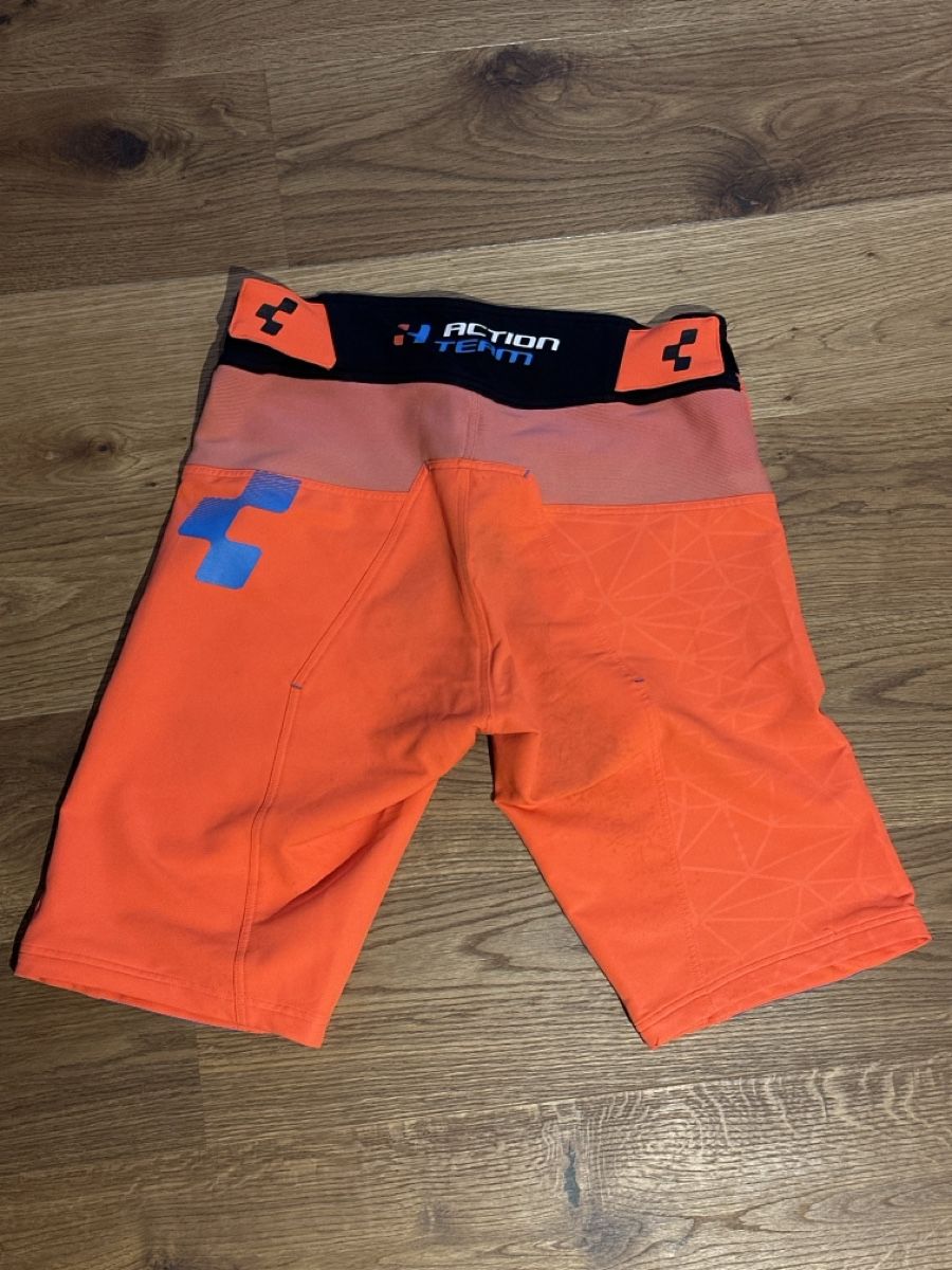 Cube Pantaloni: Cube Action Team Veloshorts Grösse M Herren Orange – Usato da Niederhasli venduto da spiff67 2