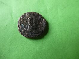 uralte Bronzemünze  15 mm     1.82 g