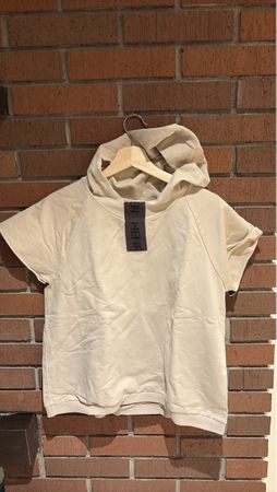Kapuzenpullover kurzarm beige neuwertiger Zustand