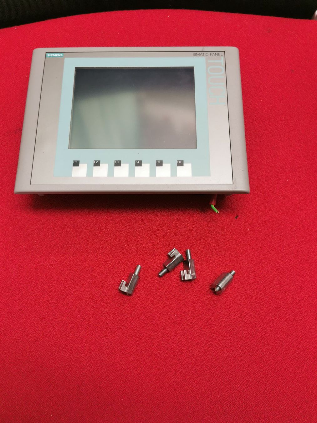 Siemens Sistema di controllo: Siemens SIMATIC HMI KTP600 Basic Color DP Touch Panel Top! – Usato da Niederlenz venduto da Chevy_V8 2