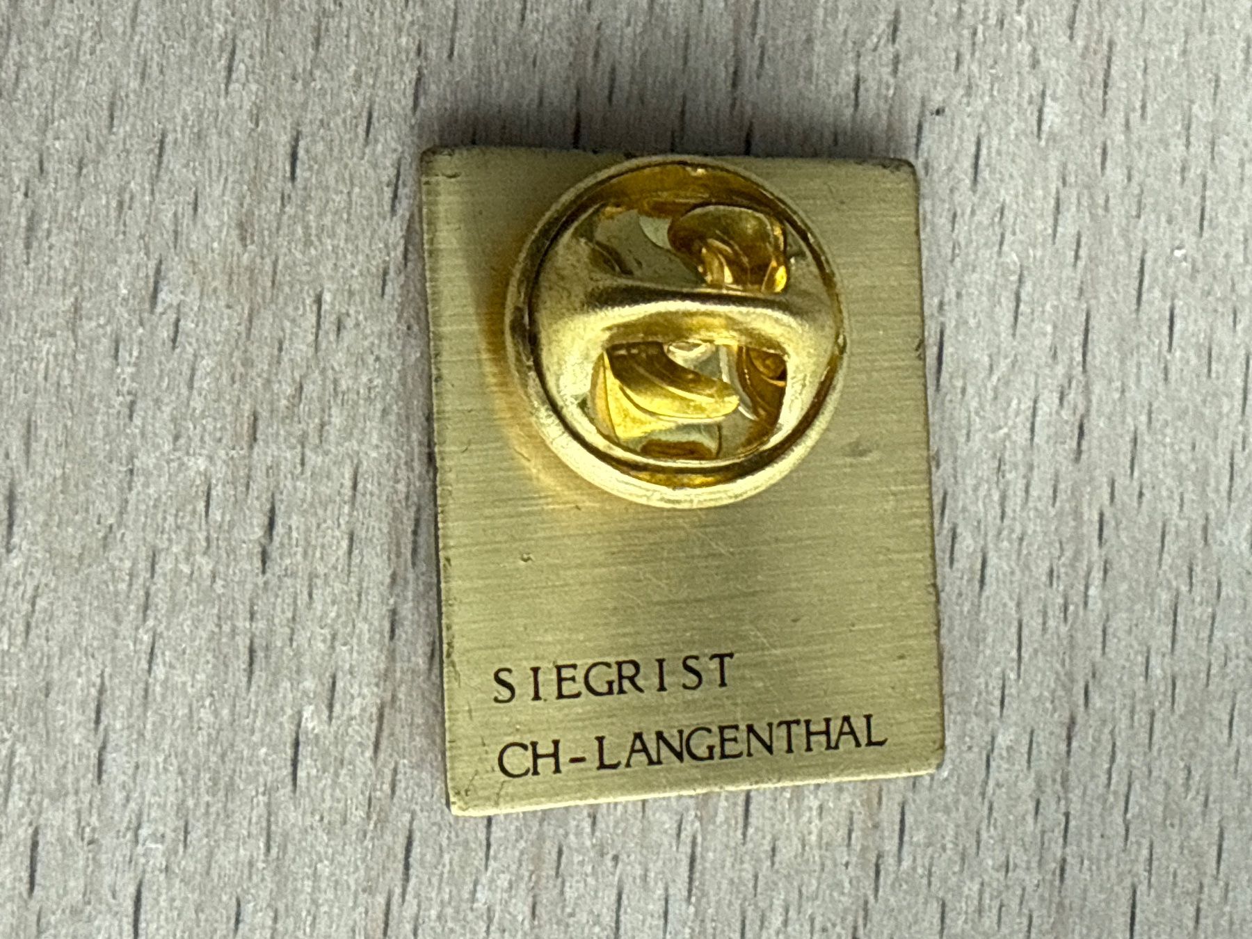 Plaketten & Abzeichen: Pin Lufrutta – Gebraucht aus Glattbrugg von Schweigmatt 1