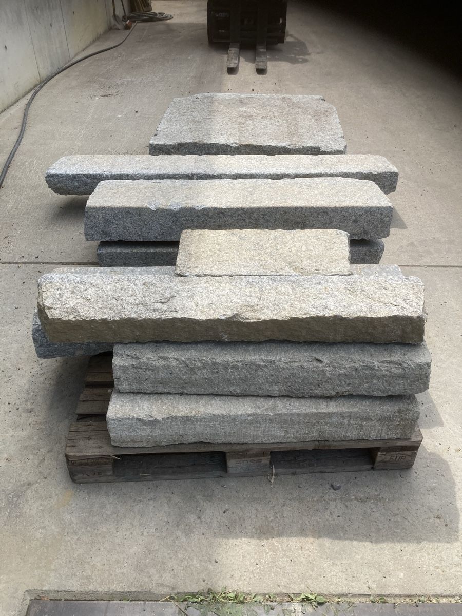 Pietre & tegole: Div Granit Fundament /treppentritte – Usato da Uerkheim venduto da Dealer-4813 6