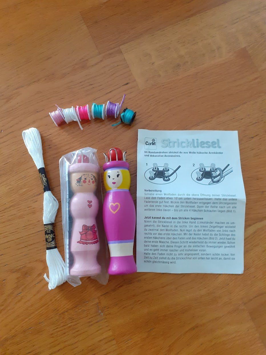 Kit bricolage: Zwei Strickliesel Neu – Usato da Dübendorf venduto da Fip05
