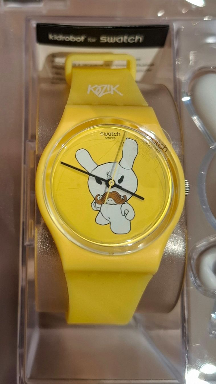Swatch Montres: Swatch Kidrobot Uhr Neu – D'occasion à Lommiswil par HOPE1516 1
