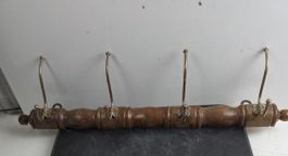 Antiker Wand-Kleiderhaken aus Holz und Metall