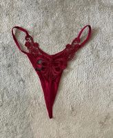 Damen String mit Spitze in Weinrot neuwertiger Zustand