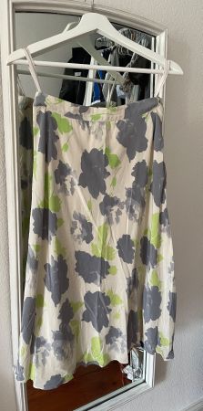 Seiden-Jupe Blumenmuster beige/weiss/grün Grösse M