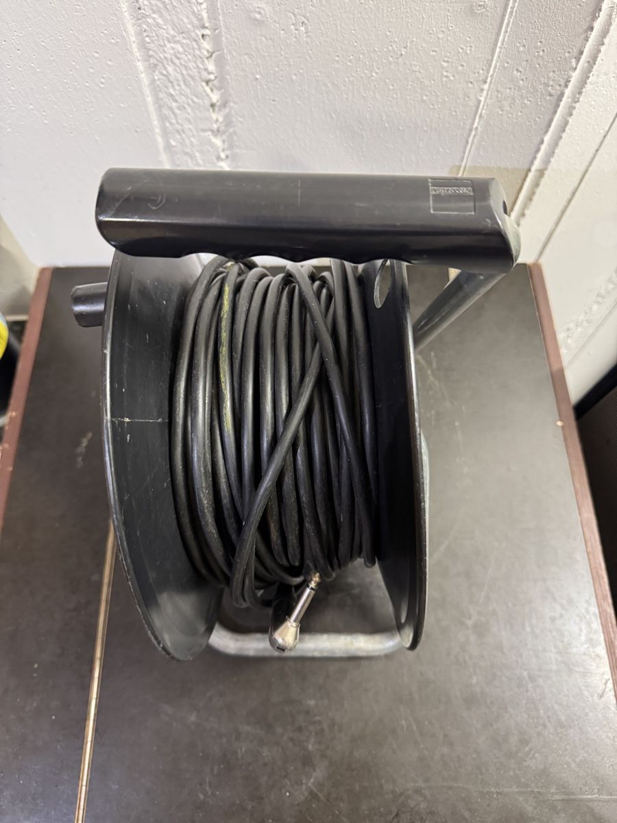 Neutrik Cavi: NEUTRIK Kabelrolle mit 35M Instrumentenkabel – Usato da Seewen SZ venduto da QM.03 3