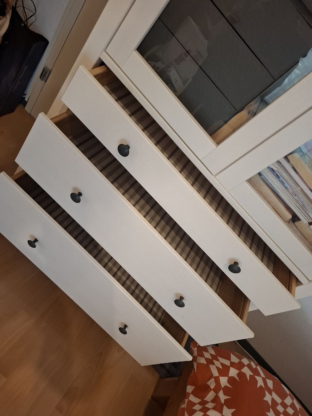 Ikea Vitrinen: Hemnes Vitrine von IKEA – Neu (gemäss Beschreibung) aus Mattstetten von rebisesti 1
