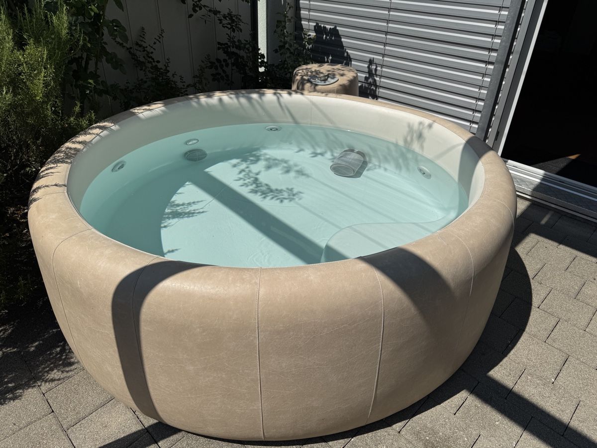 Softub Whirlpool: Softub Whirlpool Typ Ressort 200 cm – Gebraucht aus Ittigen von Dedo07 1