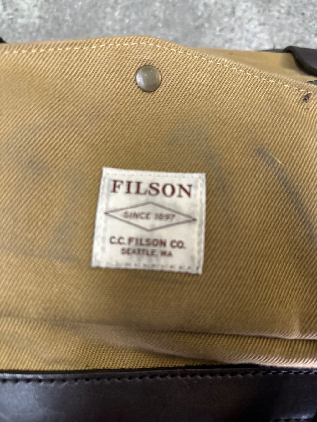 Valigie: Filson Rolling Duffle Bag - Size Large - Dark Tan – Usato da Luzern venduto da sca_m7cs 2