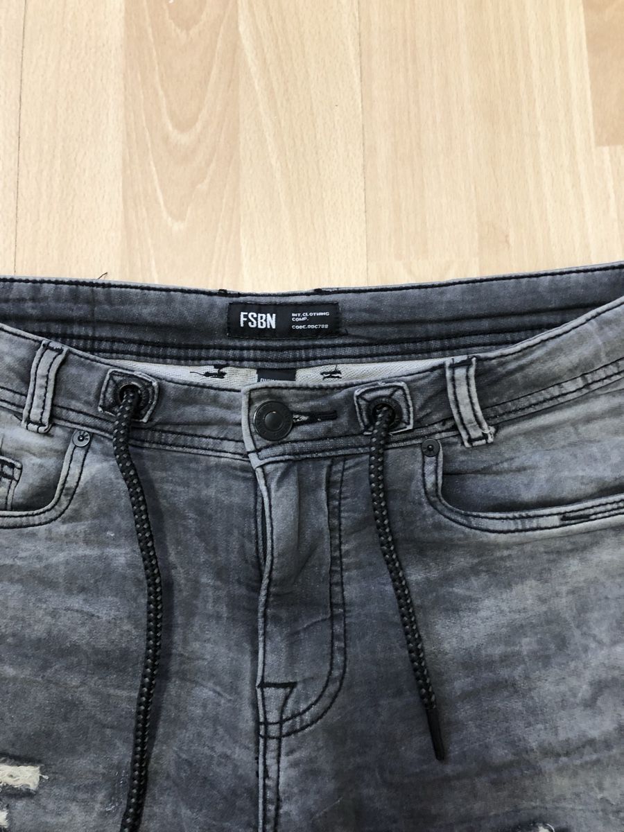 Jeans: Kurz Hose Gr.S – Usato da Chur venduto da vicky7 3