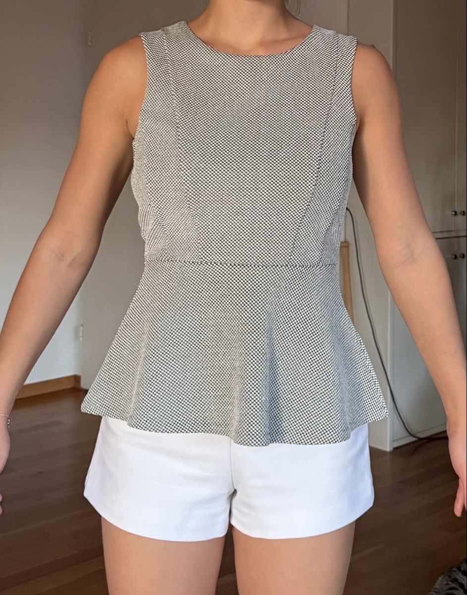 H&M Top: Chic Gray Top - Size S – Usato da Zürich venduto da eli_t8nw