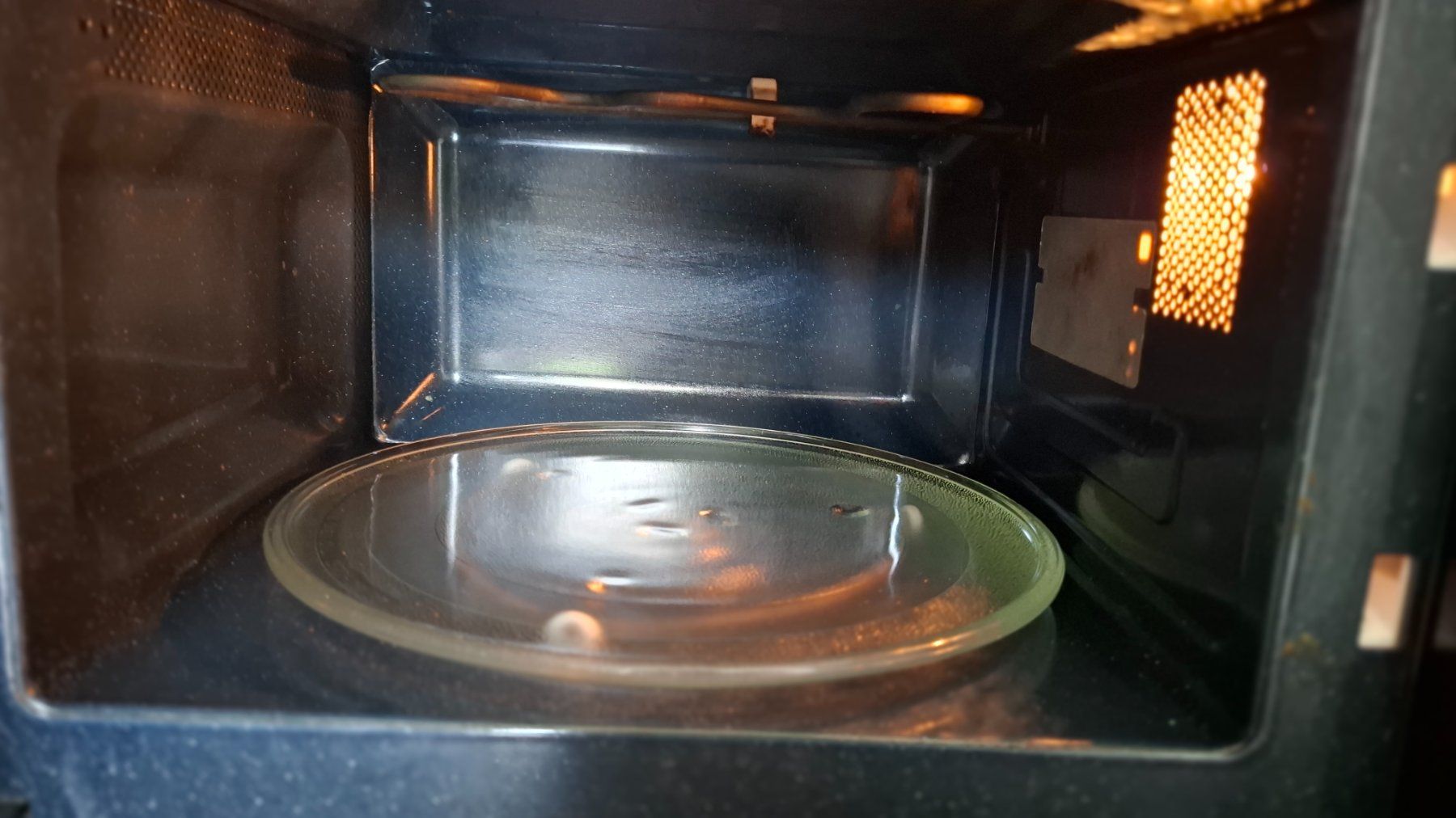 Elettrodomestici da cucina: Samsung Mikrowelle, Edelstahl-Look, Ceramic Inside. – Usato da Arni AG venduto da Corrado1990 1