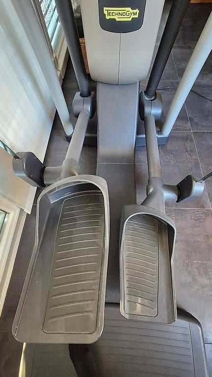 Hometrainer: TechnoGym Crosstrainer für das Ganzkörpertraining – Usato da Felsberg venduto da allcan 3