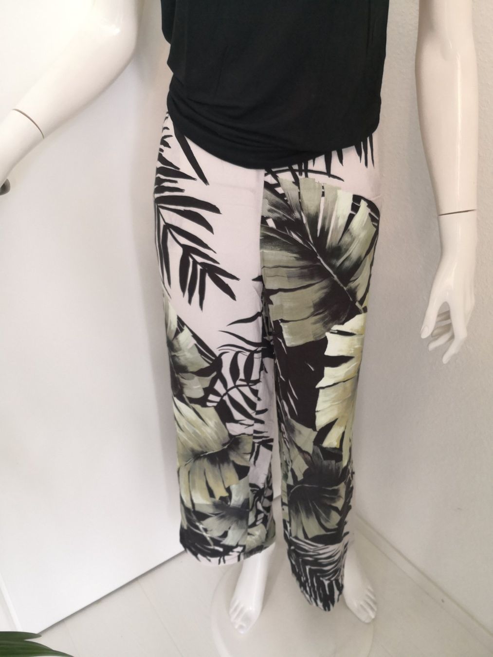 Top: 🤩NULU TOP SCHWARZ – Nuovo (secondo la descrizione) da Olten venduto da Naja-Twins-Twins 9
