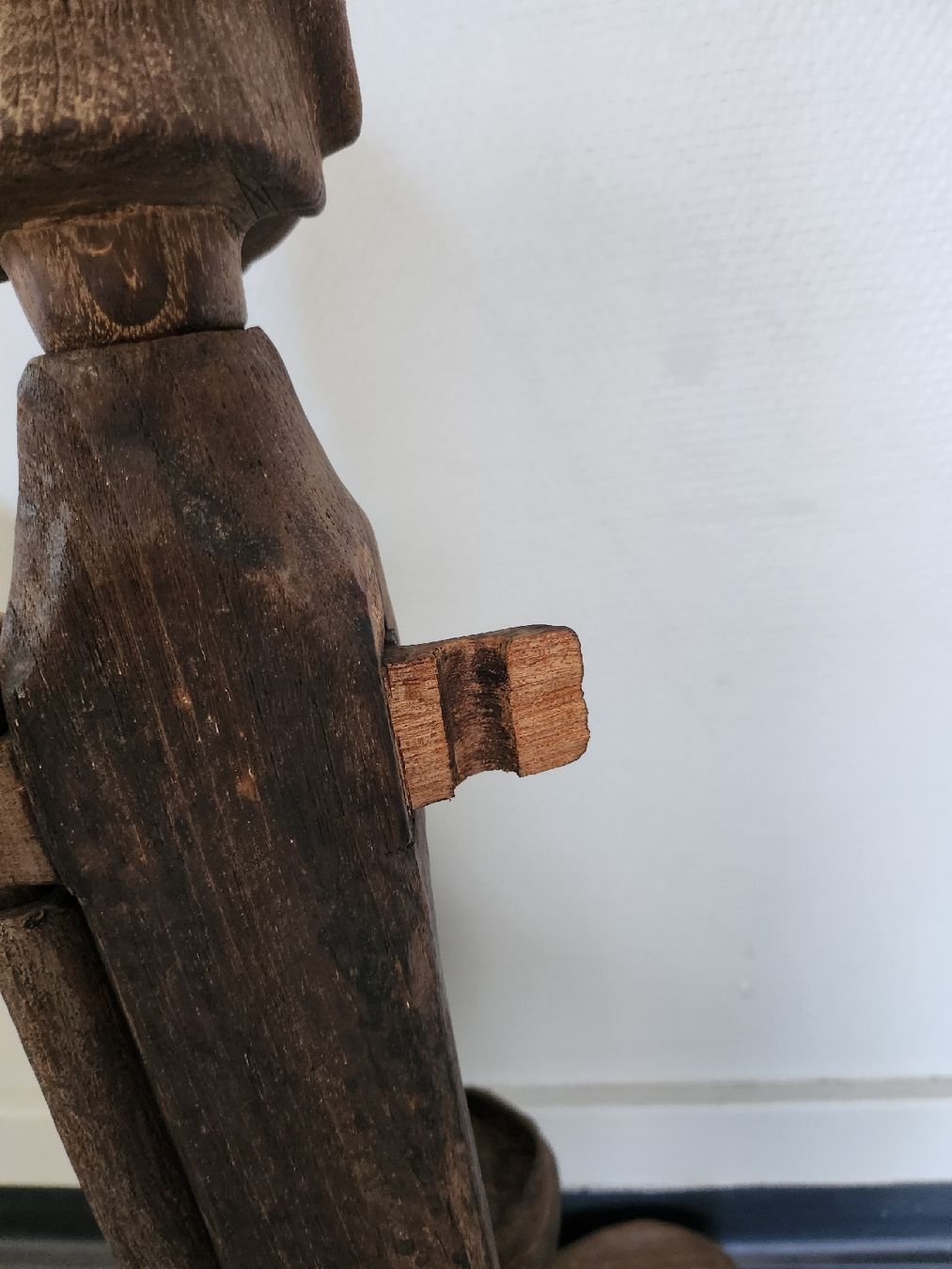 Statuette: Ethno Holzobjekt wohl Indonesien handgeschnitzt antik – Difettoso da Zürich venduto da BAENZERINO 6