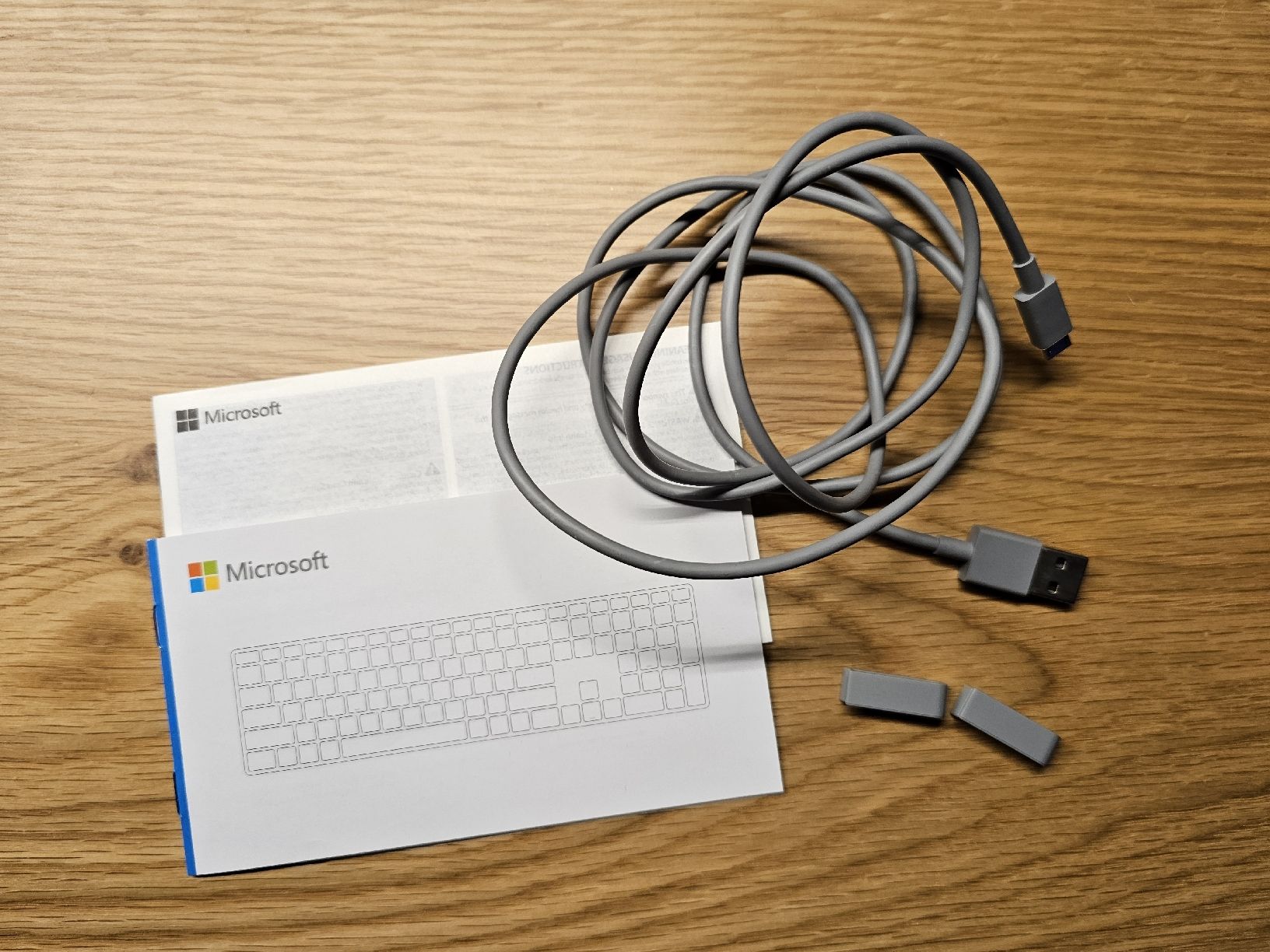Microsoft Tastaturen: Microsoft Surface Keyboard ID Fingerprint – Gebraucht aus Locarno von  2