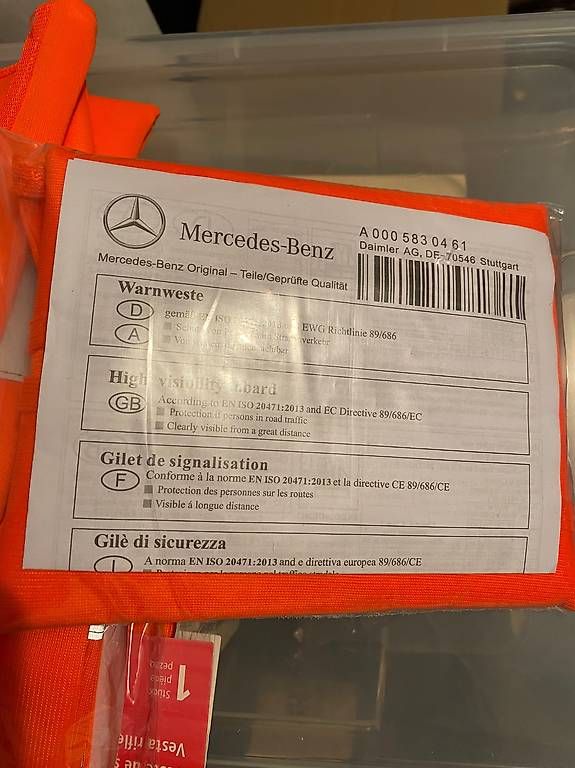 Gilets & Westen: Mercedes Warnweste  – Gebraucht aus Walchwil von AlonsoXXX