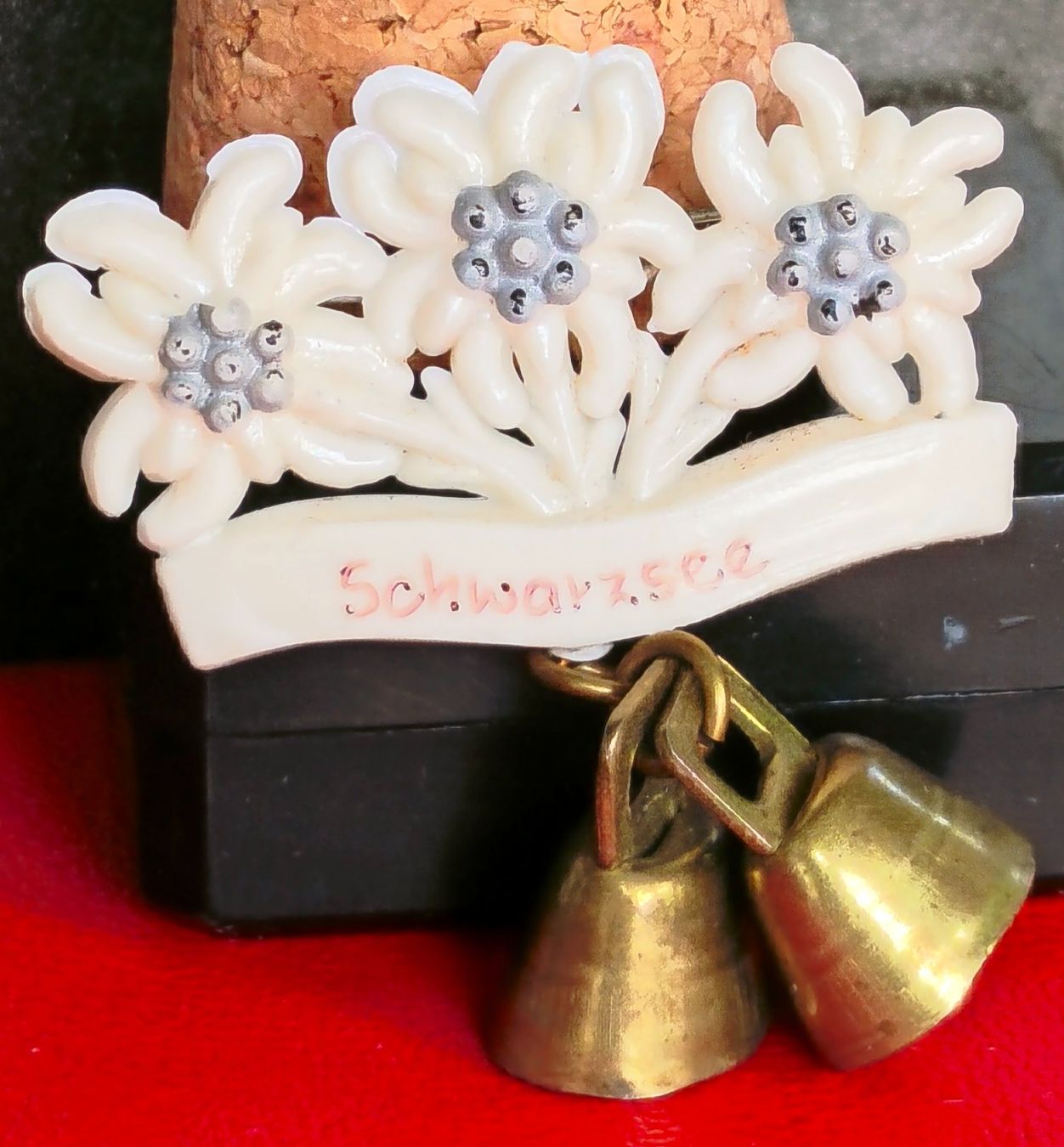Spille & Fermagli: Schweizer Souvenir Brosche 3 Edelweiss aus Zermatt – Usato da Zürich venduto da Tanteemma369