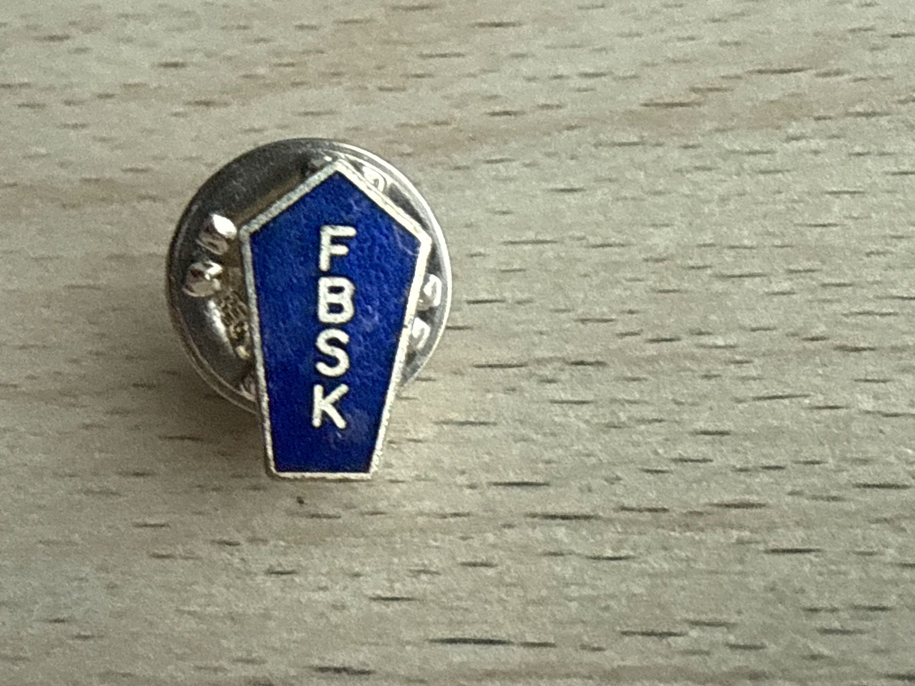 Plaketten & Abzeichen: Pin FBSK – Gebraucht aus Glattbrugg von Schweigmatt