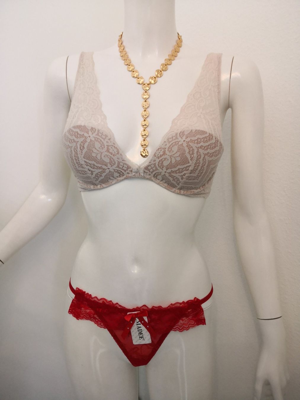 Intimissimi Sonstige Unterwäsche: 🤩5 STK: INTIMISSIMI BH'S SPITZE, MULTIFUNKTIONS & STRINGS – Gebraucht aus Olten von Naja-Twins-Twins 2
