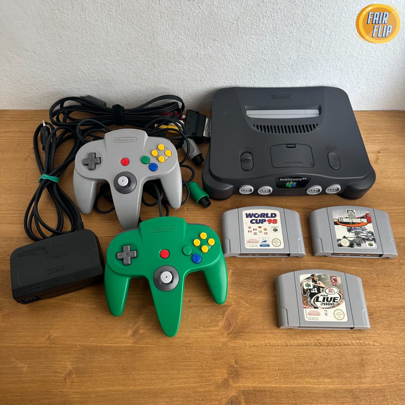 Nintendo Console: Nintendo 64 Konsole mit 2 Controller und Spiele – Usato da Luzern venduto da fairflip