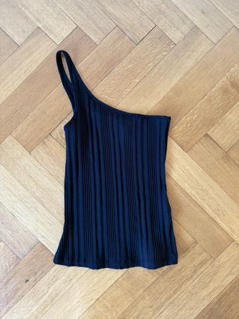 Schwarzes Top