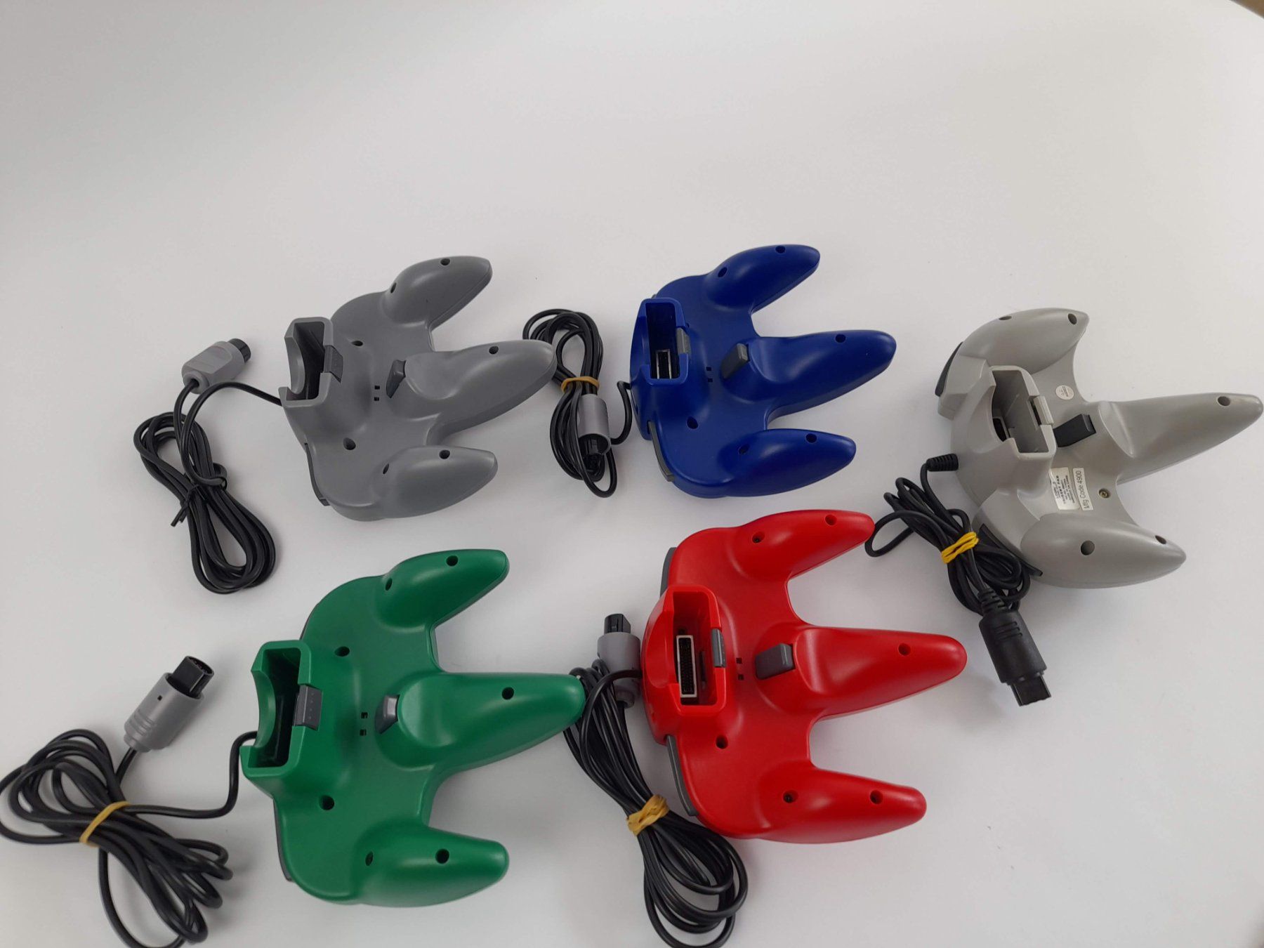 Controller: Nintendo 64 Controller à 5 Stück – Usato da Liebefeld venduto da Restwert_Liebefeld 2