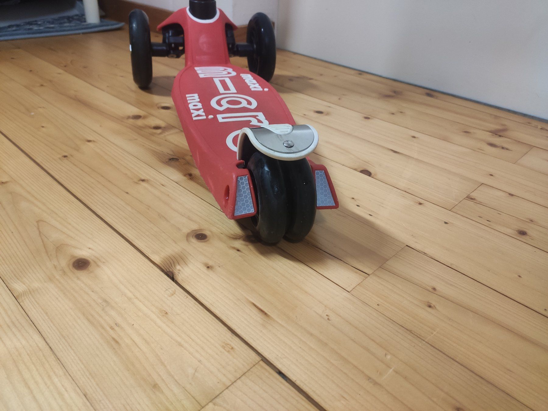 Micro Fahrzeuge für Kinder: Micro Maxi Deluxe Tretroller – Gebraucht aus Zumikon von circulate 7