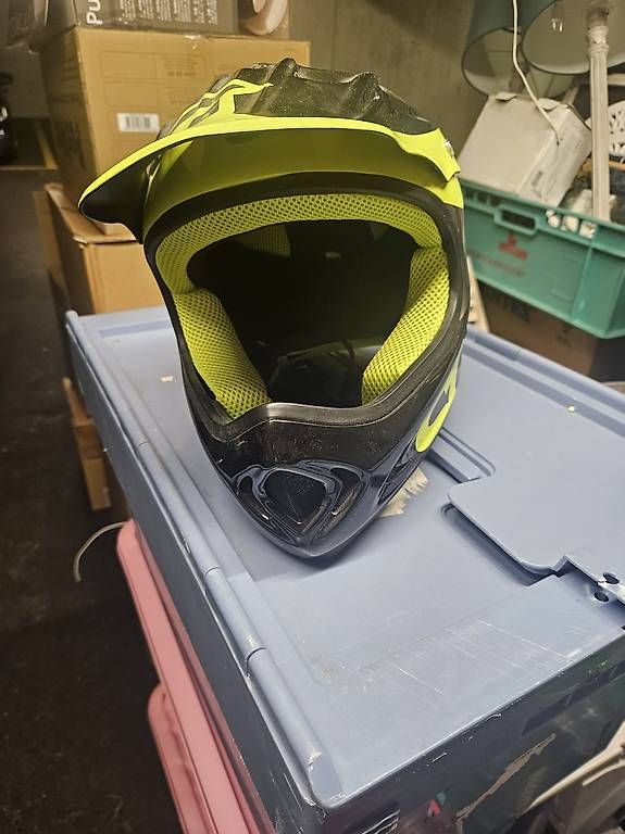 Casques & visières: Casques  – D'occasion à Collombey par rubrub