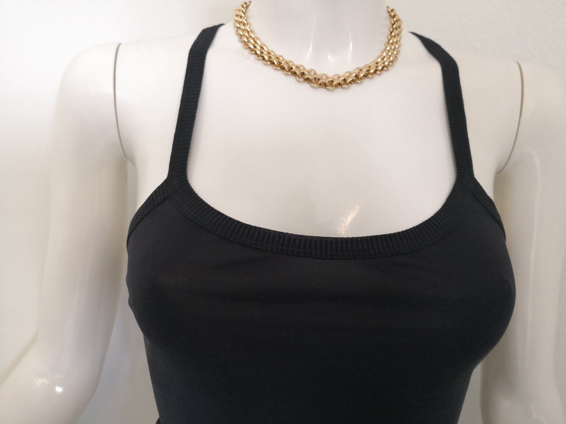 Mango Tops: 🤩MANGO TANK-TOP SCHWARZ GLÄNZEND – Gebraucht aus Olten von Naja-Twins-Twins 9