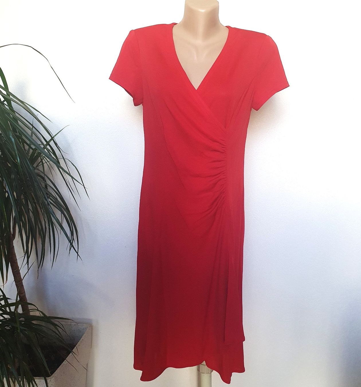Madeleine Kleider: Élégante Robe Rouge MADELEINE – Coupe Drapée - Taille 38 – Gebraucht aus boudry von Let_20