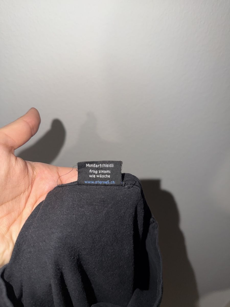 T-shirt: Schwarzes T-Shirt – Usato da Dübendorf venduto da SpyridoulaT 2
