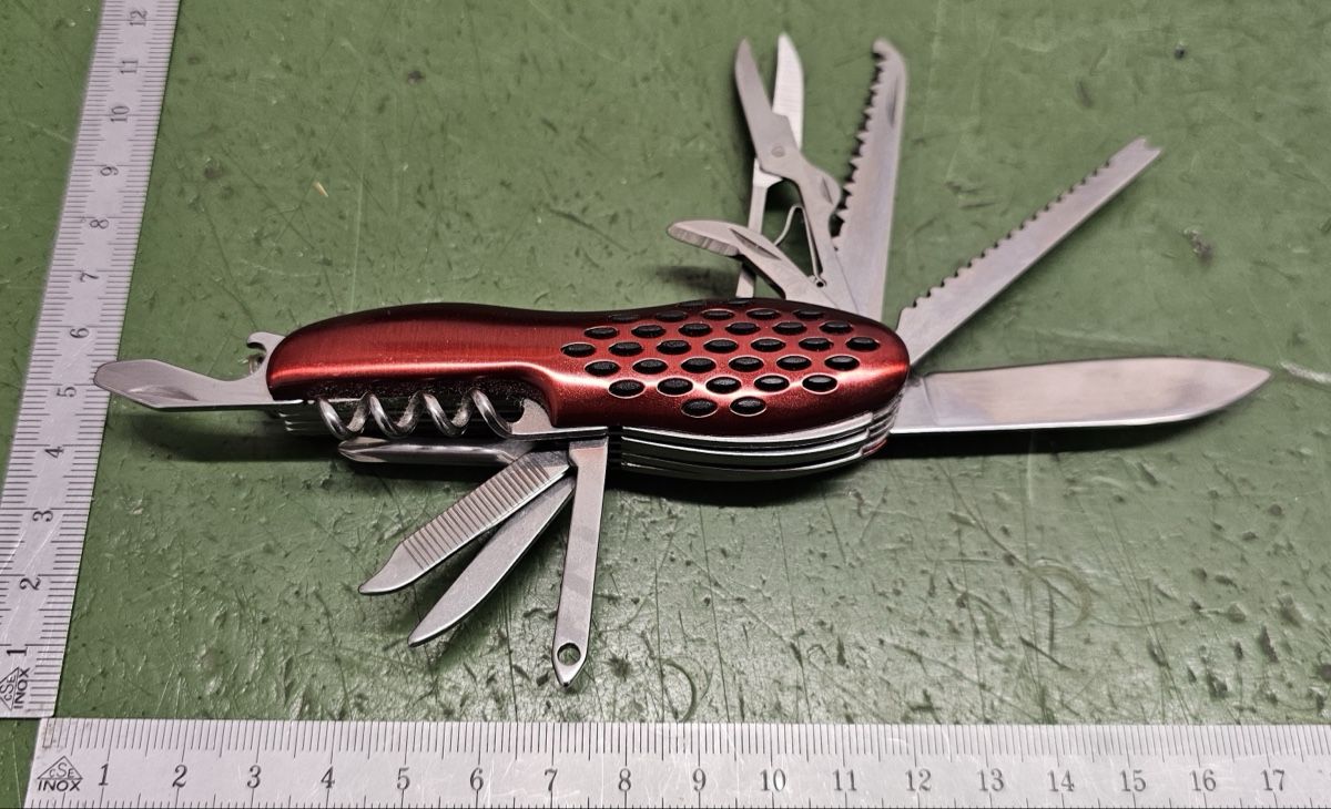 Coltelli tascabile: Neues multifunktionales Taschenmesser, Rot – Usato da Burgdorf venduto da gbergler33 1