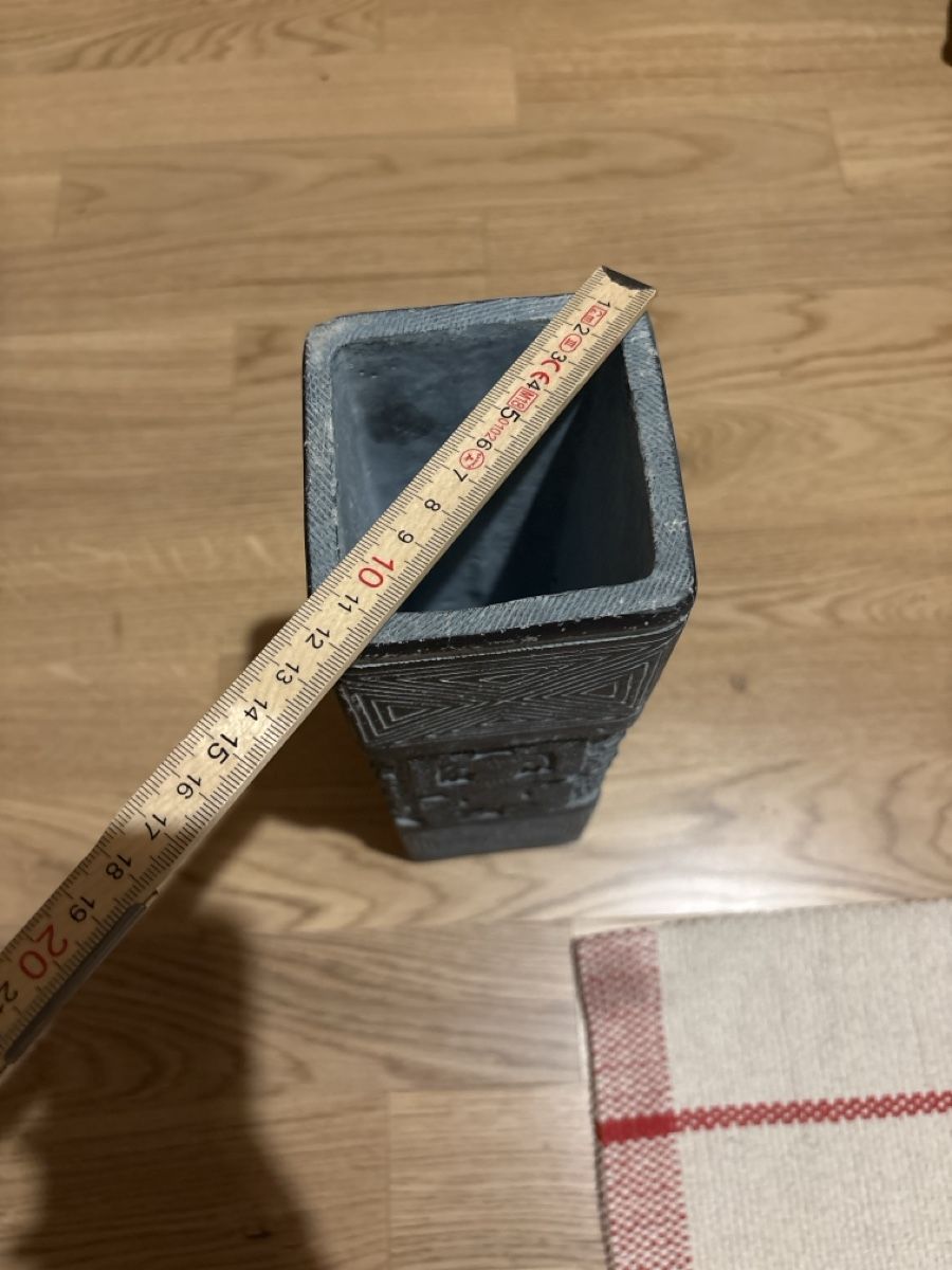 Vase & Récipients: Decorative square vase black grey acceptable condition – D'occasion à Basel par mai_q5gs 4