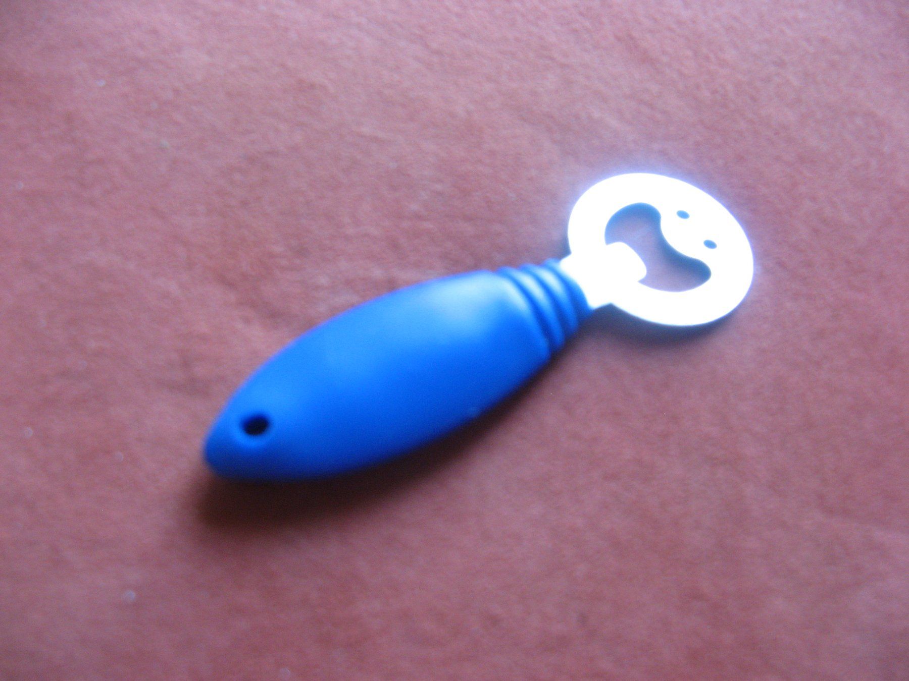 Flaschenöffner & -verschlüsse: Flaschenöffner blau – Gebraucht aus Zürich von apil 2